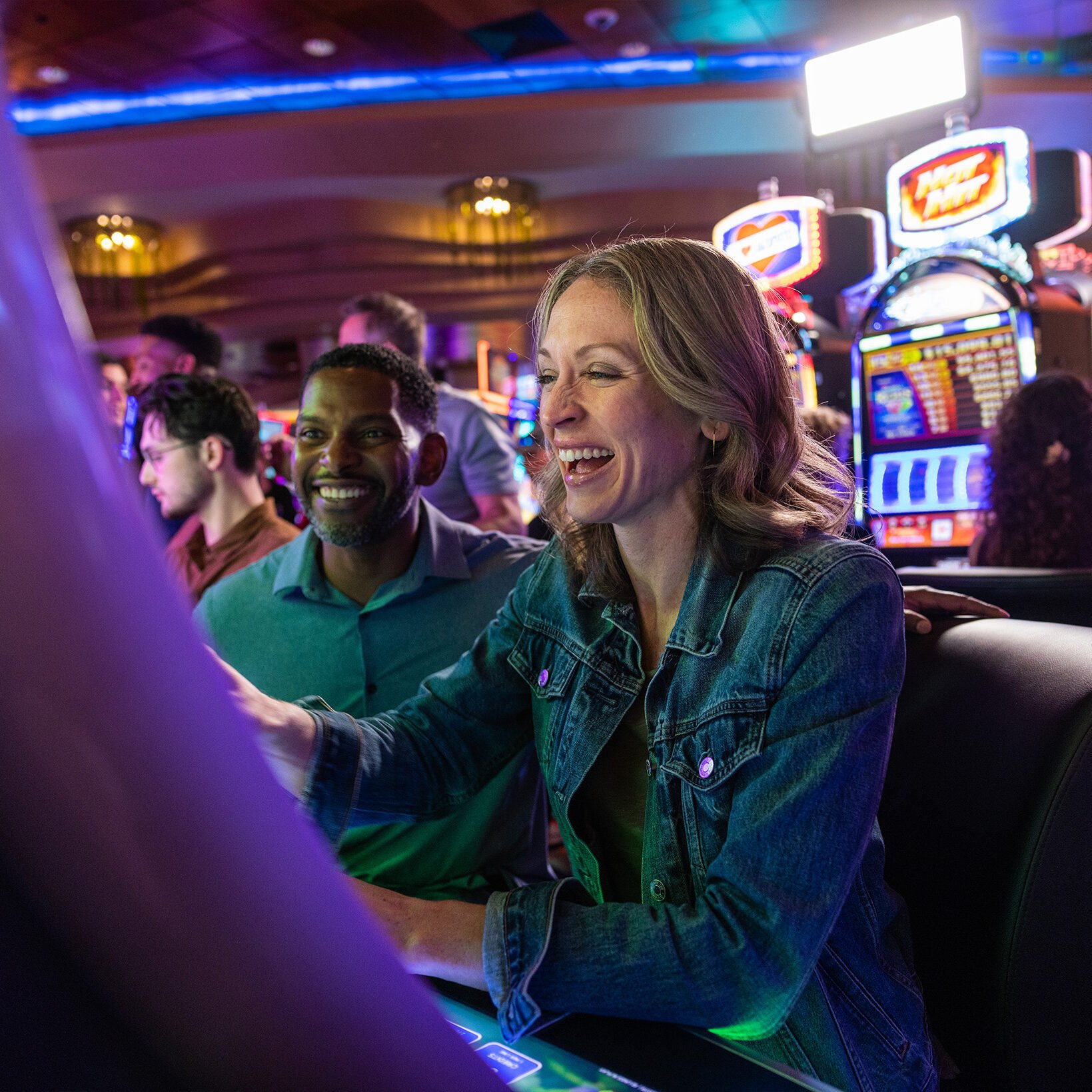Odawa-casino-resort-las-vegas-style-slot-machines-casino-floor.jpg.